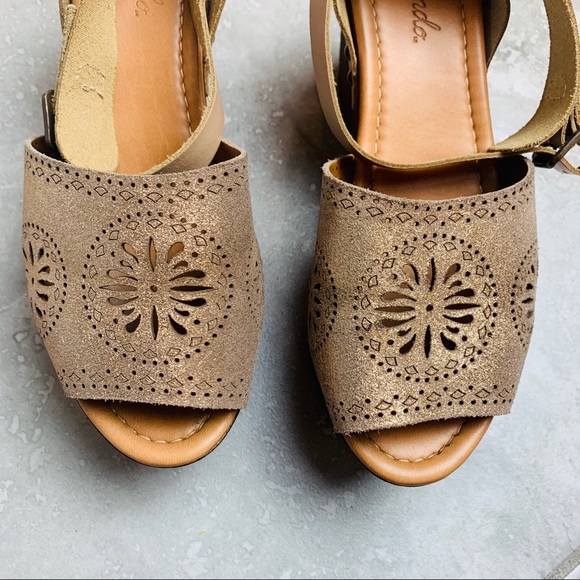 Anthropologie Liendo Leather Wedge Sandals Size 6 - Picture 3 of 11